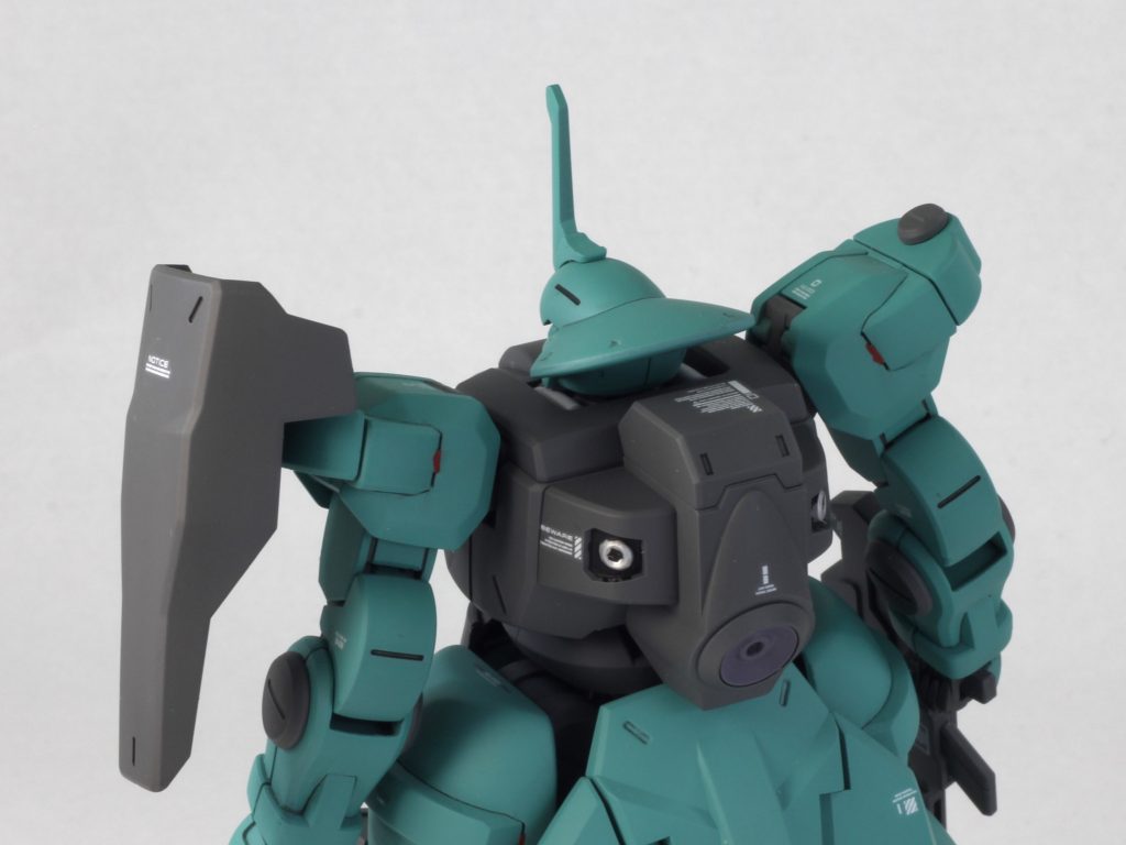 RBコーションデカールを使用1/100ようなので若干スケールオーバーです表記の意味をしっかり考えて貼りました