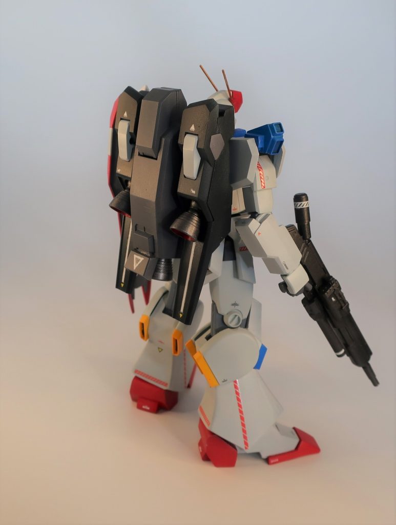 バックパックは後にリゼルに採用されるものにZZのバックパックを合体させています。