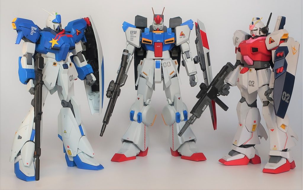 リガズィ（ルー・ルカ機）、リファインMk2（エル・ビアンノ機）とともに。リファイン・ガンダムチームです。