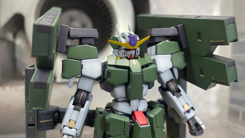 脚部のボリュームが大きく、相対的に上半身が小さく見えたので股関節・腹部はスペーサーを挟むなどして各関節で1㎜ずつ延長してみました。