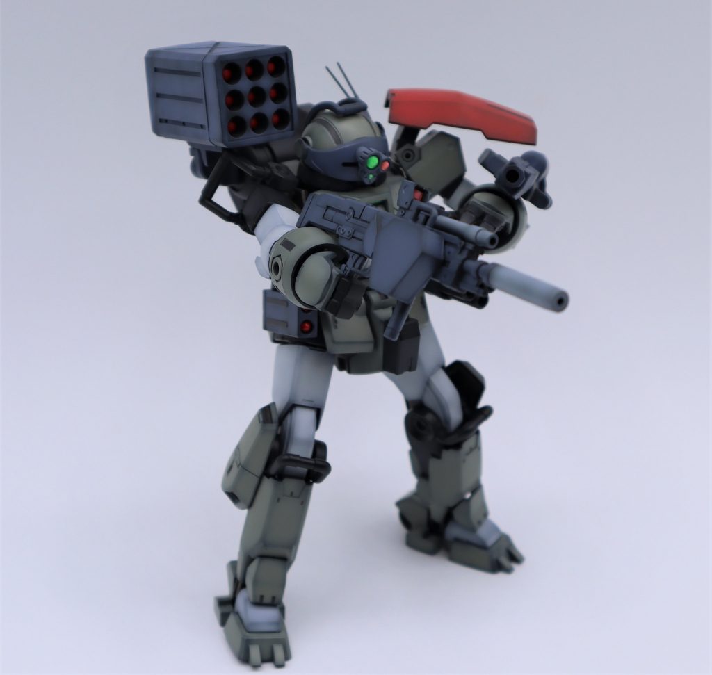 ヘビィマシンガンのマガジンはプラ板でスクラッチ❗銃はジェスタの武器をベースにしてます😄脛の装甲は厚みを持たせようとしてmgインパルスガンダムの腿パーツを引っ掛けてるだけです😄パーツはパージしたいので本体は加工したくなかったので💦