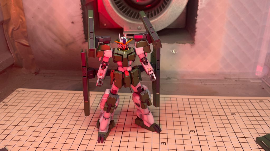 赤い光を当ててトランザム風で楽しんでみました。