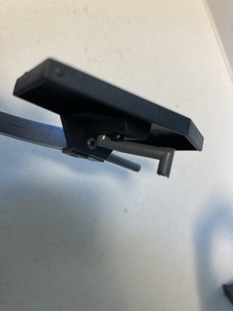 ランナーから取り出したジョイント部分。左右で同寸の場所が都合よく切り出せてラッキーでした。