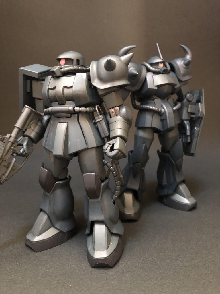 先月作ったキシリア部隊カラーのグフと一緒に。筆塗り　全塗装ガンプラ　2022 その94