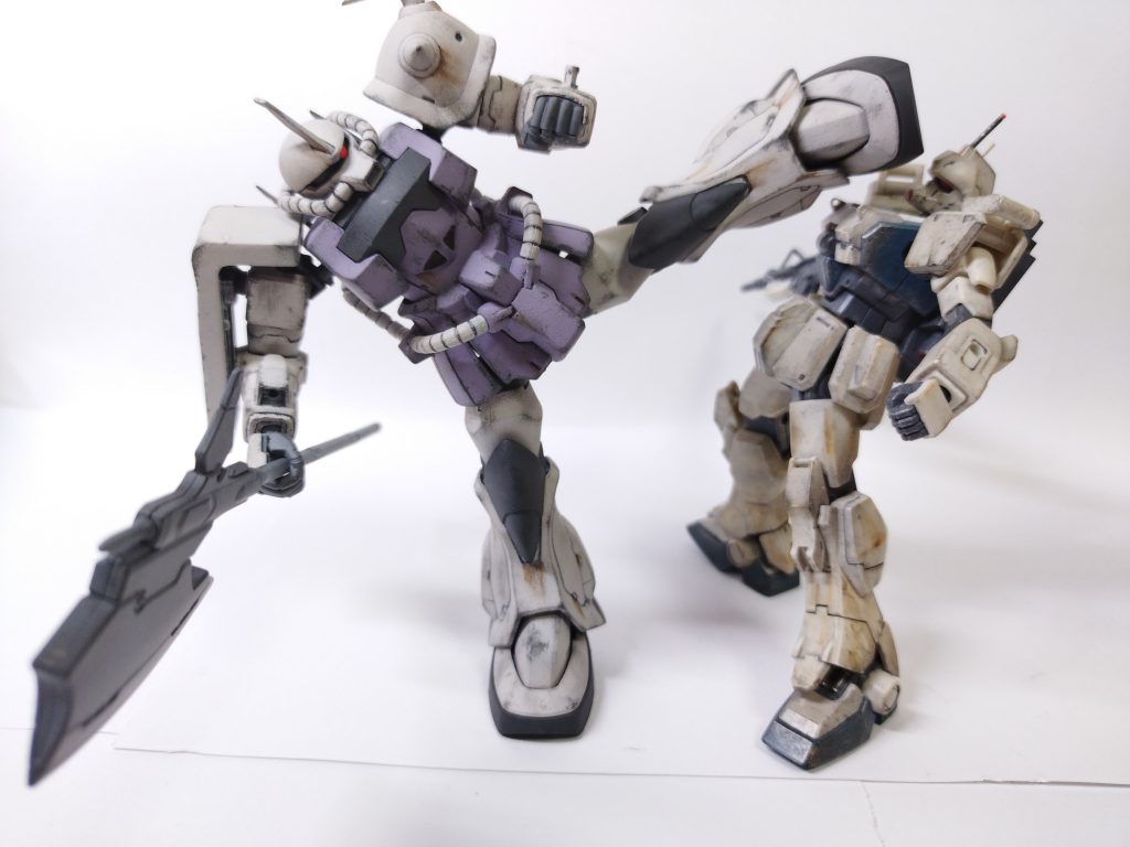 可動域の証明のために蹴られるEz8君。