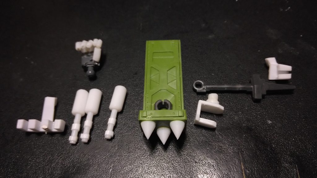 ヒートソードの鞘やロケット式グレネードやスパイクシールドの持ち手などを自作しました。