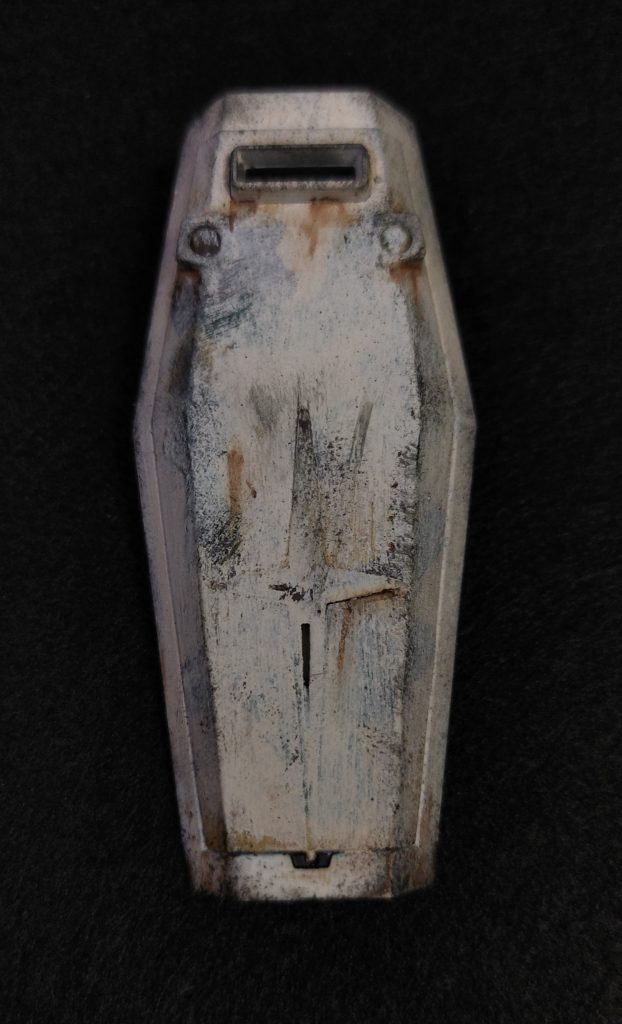 連邦系のシールドには三色迷彩の上から冬季迷彩。各地の戦場を点々としてきた感じに。ダメージ表現を忘れたのは反省点。まぁダメージが少なかったから長く使われているということで