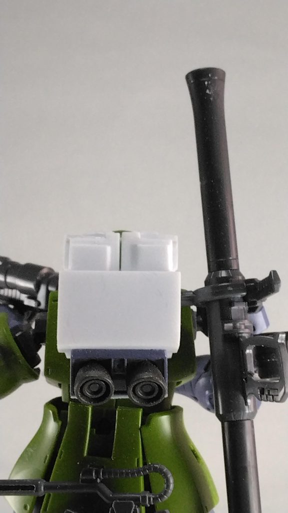 旧ザクのスナイパーライフルの弾数少ないと思ったので予備マガジンとラックをBPに追加しました。が