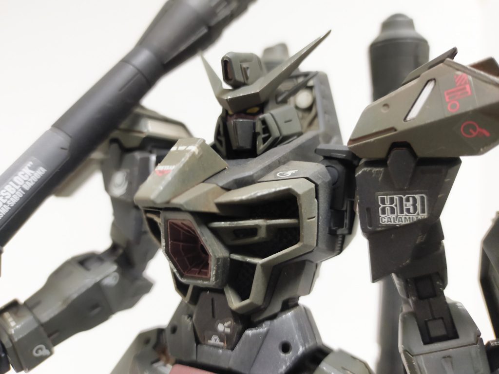 フェイスガードをつけて、顔のイメージを変えてみました。