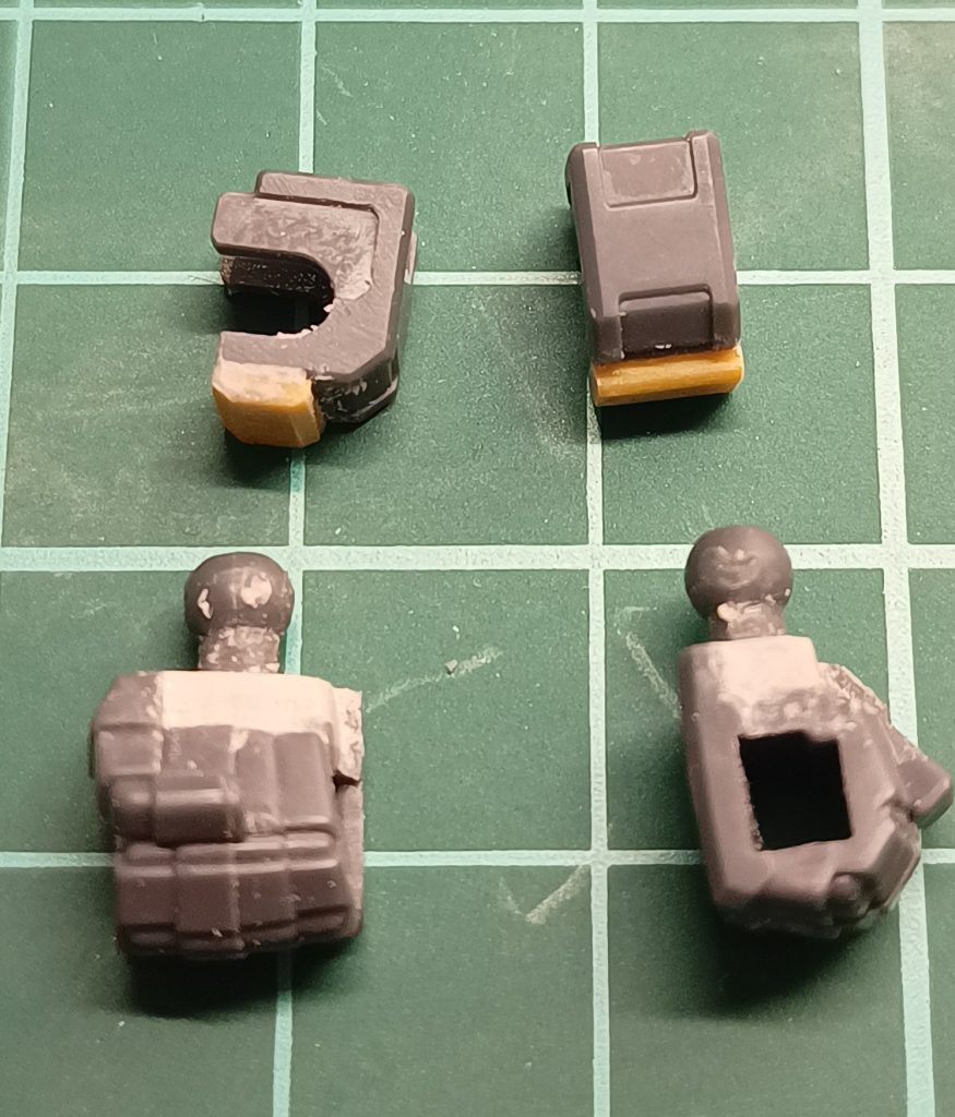 黄色はウェーブ1mmプラバン白？はエポパテ肘関節の隙間埋めはネットを参考にしましたが・・・片方失敗してます・・・