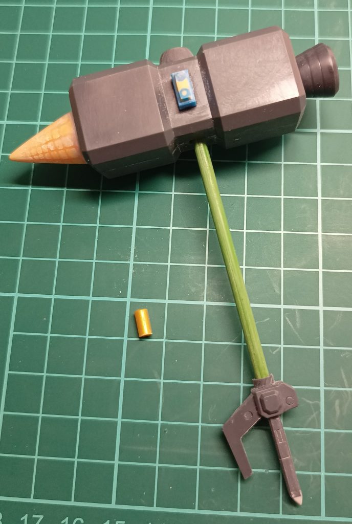 ジャイアントコーンハンマーモックアーミーセットのハンマーを改造、コーンはセリアのコーン、本体との接続はナノブロックを使用しましたが、塗装が剥がれました、やはり厳しいか