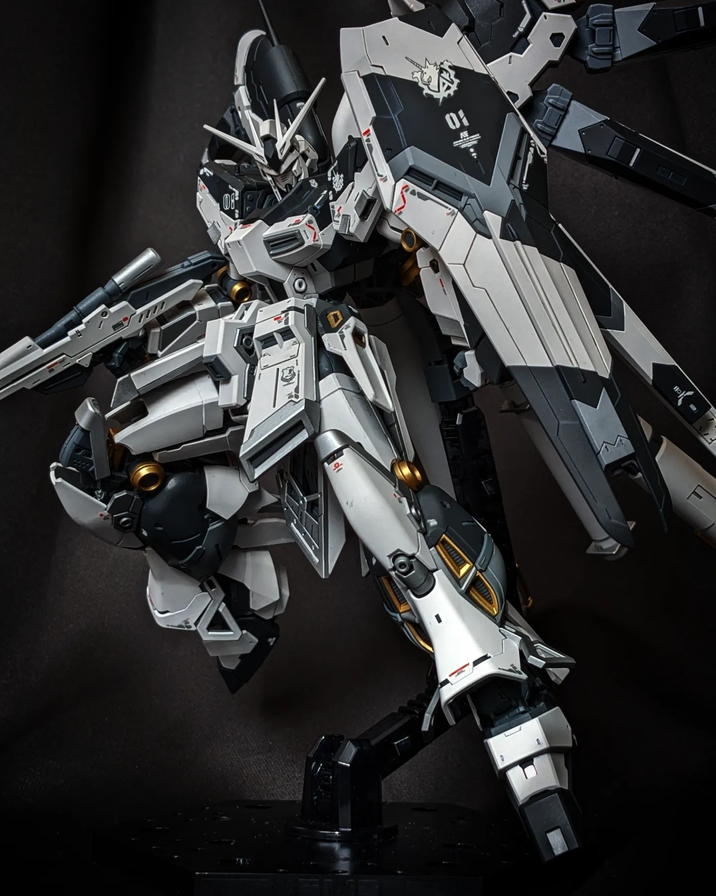 全塗装完成品】RG Hi-νガンダム(ハイニューガンダム) - プラモデル