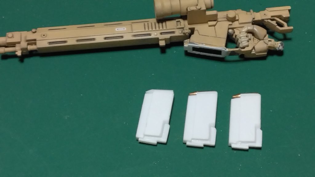 塗装も終わって完成したと思ったのですが、ライフルのマガジンも交換出来るようにしたくて新たにマガジンを新調し交換出来るようにしました。