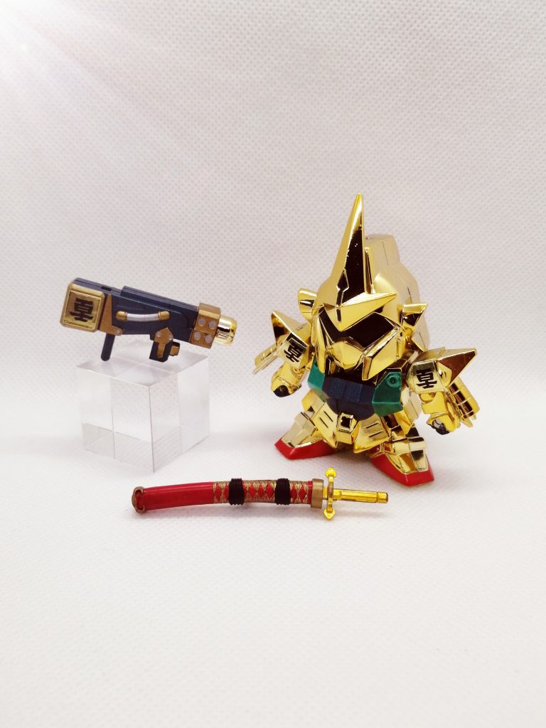 付属品一式。武器は刀と銃のふたつのみ。少し物足りない気もしますが、実は百鬼丸とのコンバチキットで、本体パーツはほぼ金メッキという豪華っぷり。これで440円ならかなりお得な内容だと思います。