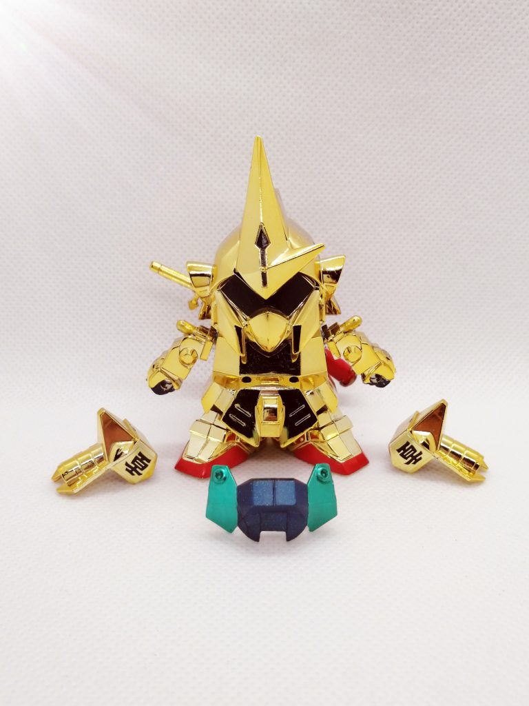 百鬼丸とのコンバチ仕様であるため、鎧の脱着も可能です。こうしてみると武者ながらも、百式要素をうまく取り入れた秀逸なデザインですね。胸当てなんかは、まんま百式のそれですな。