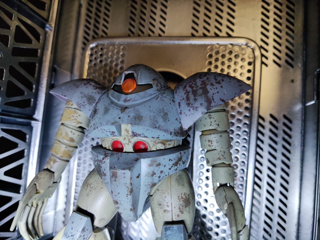 ギュポ〜ン。斜め下からの画像です。今回は塩ケープで剥がれすぎたので、少し塗装のし直した箇所があります。