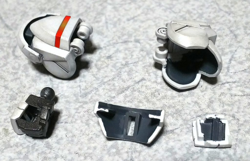 装甲裏面は、基本的にジャーマングレーを筆塗りし、メリハリを出す。