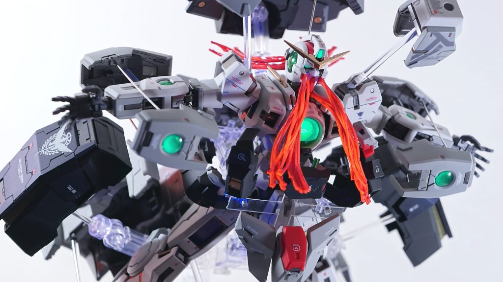 今回ブラックライトを購入したら楽しくなっちゃって、蛍光カラーを多様してます。あくまで上からサッと吹き付けるぐらいなので、通常ライトでも違和感ない程度にしてます。