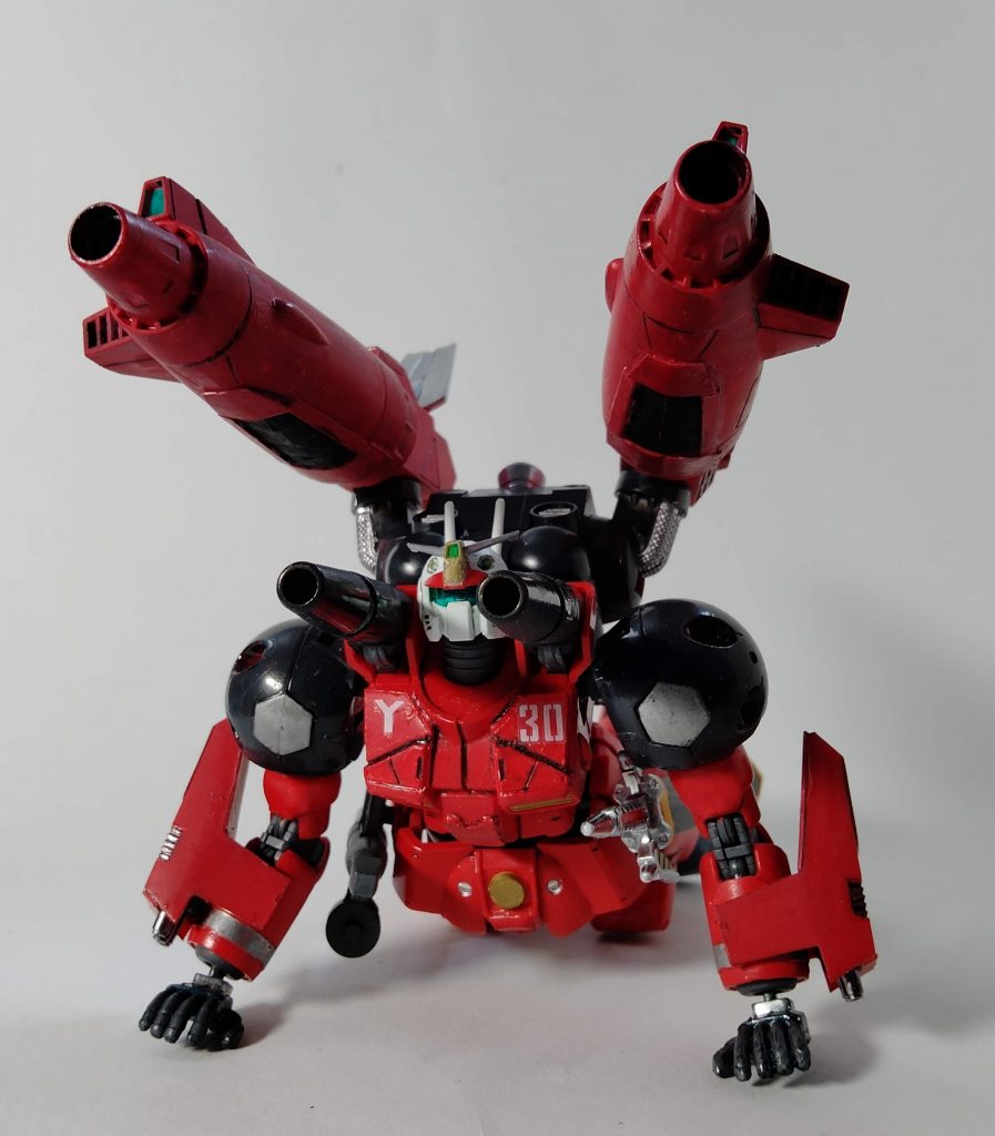 ガンキャノンといえばこの砲撃ポーズ!旧HGガンキャノンの手首パーツを改造して新のほうにも装着できるようにしました。