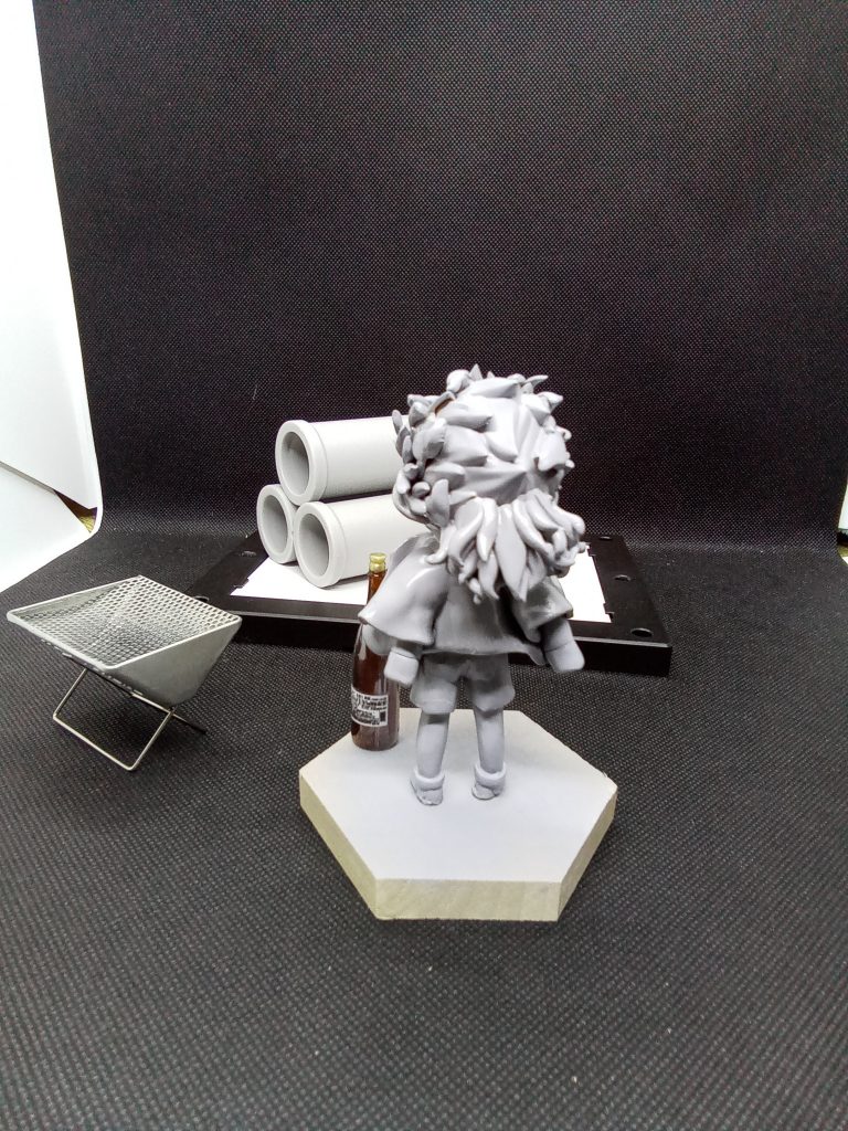 後ろの髪の毛は芯になる塊に薄く伸ばしたパテをペタペタスパチュラで指紋だけ消して完成 制作中は「煉獄さんに似てきたな~」と思いながらパテを盛ってました