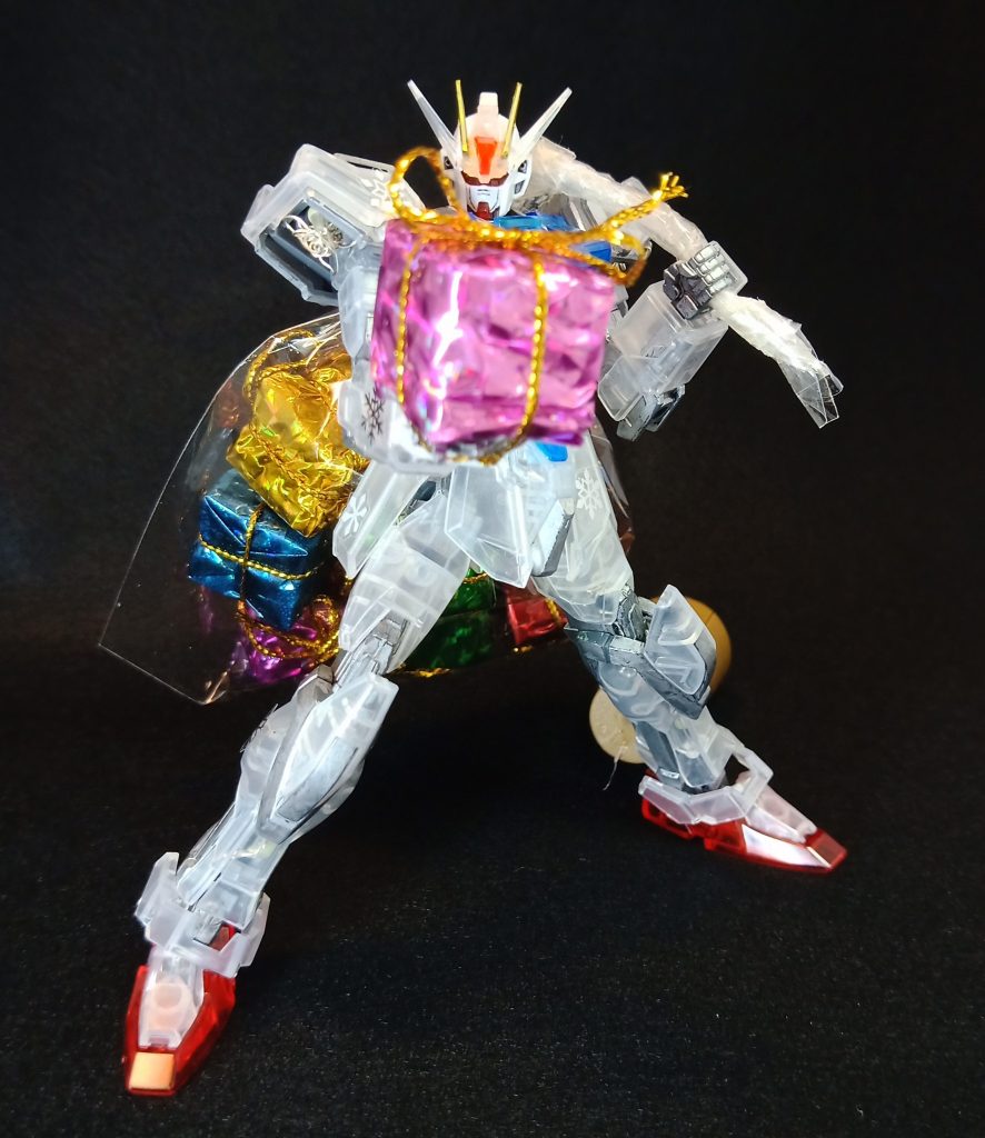 クリアーなガンプラを見るたびに、お手軽に中からピカピカさせたいと思っていました。そんな時、一番くじのストライクガンダムが目に入り、これで遊ぼう!と即決しました。1番くじガンプラ2021のD賞は赤パーツがクリアではないのですが、2022D賞の赤パーツがクリアだった為、合わせて全体をクリアにすることができました。ただ、顔だけはハッキリさせたかったので白パーツを選んでいます。