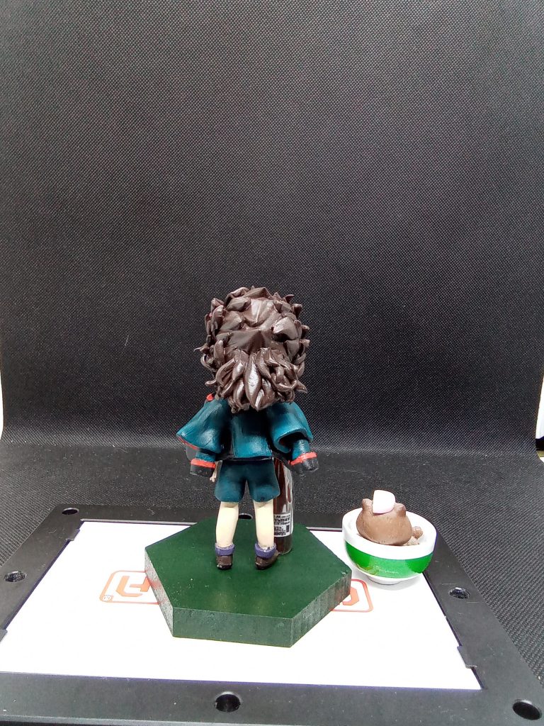 後頭部はわりと上手くいったかな~という感じです♪はじめてのミニキャラだったので服の感覚が解らず試行錯誤しています