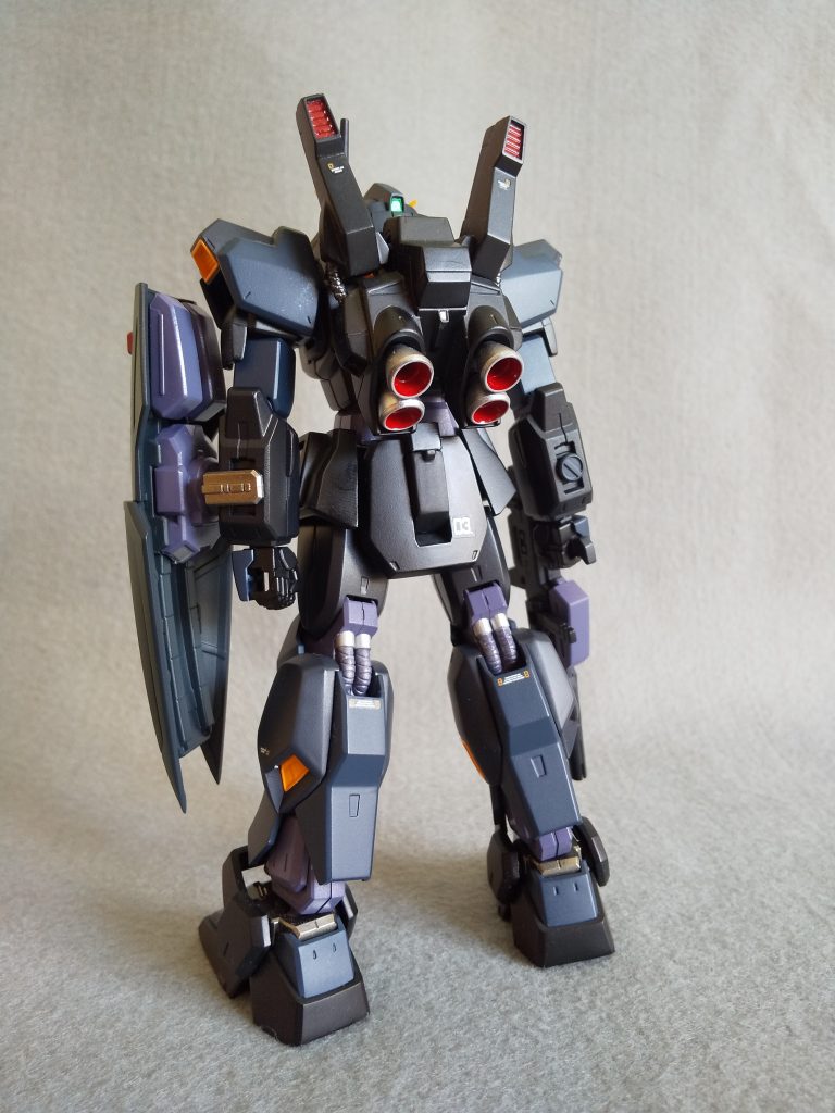 MKⅡに外れ無しですね。スジボリ入れるのも情報量たっぷりで好きですが、このスケールで０.1ミリのスジは設定に戻すと1.1センチの隙間なんですよね。ウ～ンそんな隙間出るんかいなぁ?  