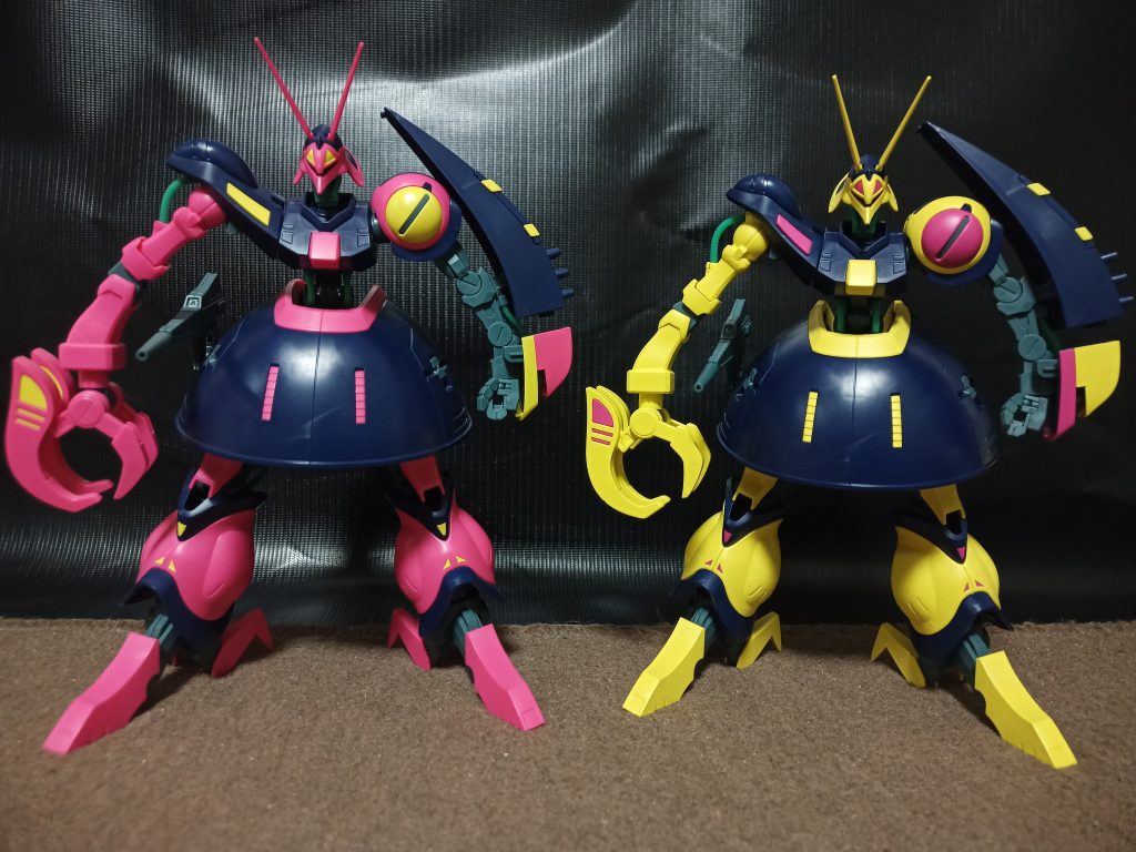 ロザミア機との比較一部の箇所を除き基本的に黄色とピンクが反転した感じのカラーリングなので、その2色の調色はなるべく元の色に近くなるようにしました(額や脛の三角ピンク、シールドの拡散メガ粒子砲カバーの黄色なんかはキット成型色のままです)黄色は単純にイエローとホワイト混ぜれば何とかなるんですがピンクはなかなかいい色が出せず苦労しましたロザミア機作った時にバーニア内部塗る用に調色したレシピを思い出しつつ、蛍光ピンクにパープルとホワイト混ぜていって何とかそれっぽい色が作れました^^;