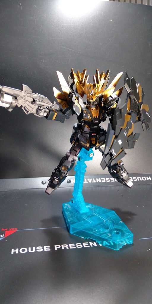 パッケージアート風のポージングです。毎回パッケージアートの構図を目指すのですが、なかなか実現出来ていません。