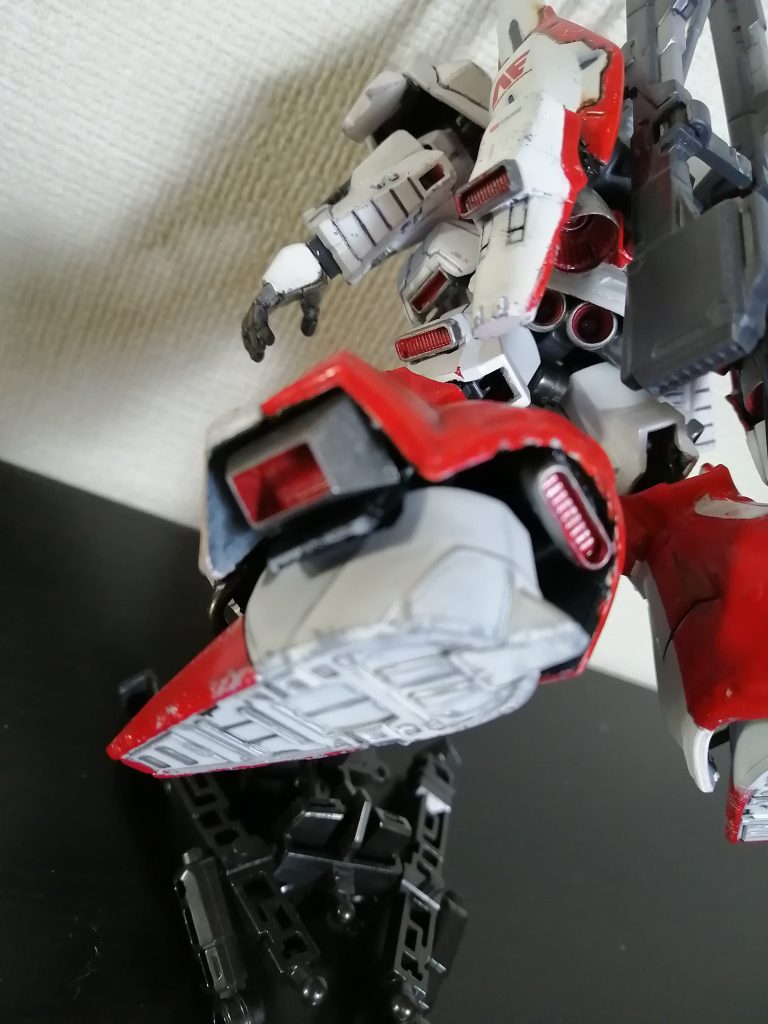 バインダーには、なんかそれっぽいものをジャンクから探してきて装着。開閉します。バインダー先端部にノズルっぽいのを付けているんですけど、ここはリック・ディジェ意識です。色々な部分にバーニアマシマシで仕込んでいます。