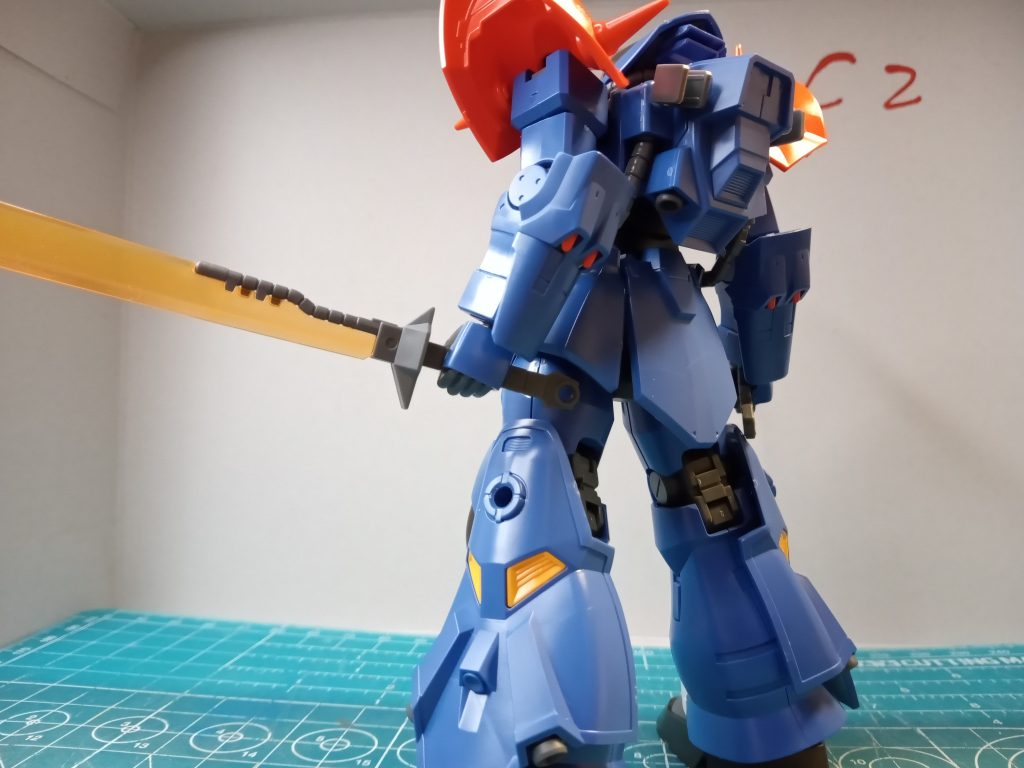 塗装前2　そういえば、腕部のミサイルも少し尖らせています。　こちらはそのままですが。