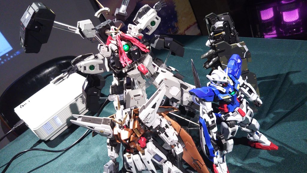 なんとか無事今年中に、というかダブルオー15周年のウチに完成、放流できて一安心です。どんだけスケジュール管理甘いんだウチは！来年はもうちょい頑張ろうな。というわけでこれがウチのクリスマスツリーでした。皆さんメリークリスマス！見ていただきありがとうございました。