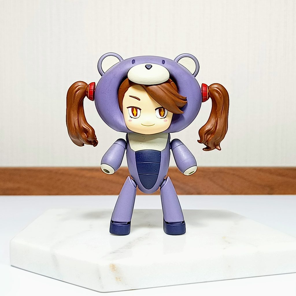 キラキラお目々のギャン子さん。プチッガイヘッドを筆で塗るのはものすごく大変でした。