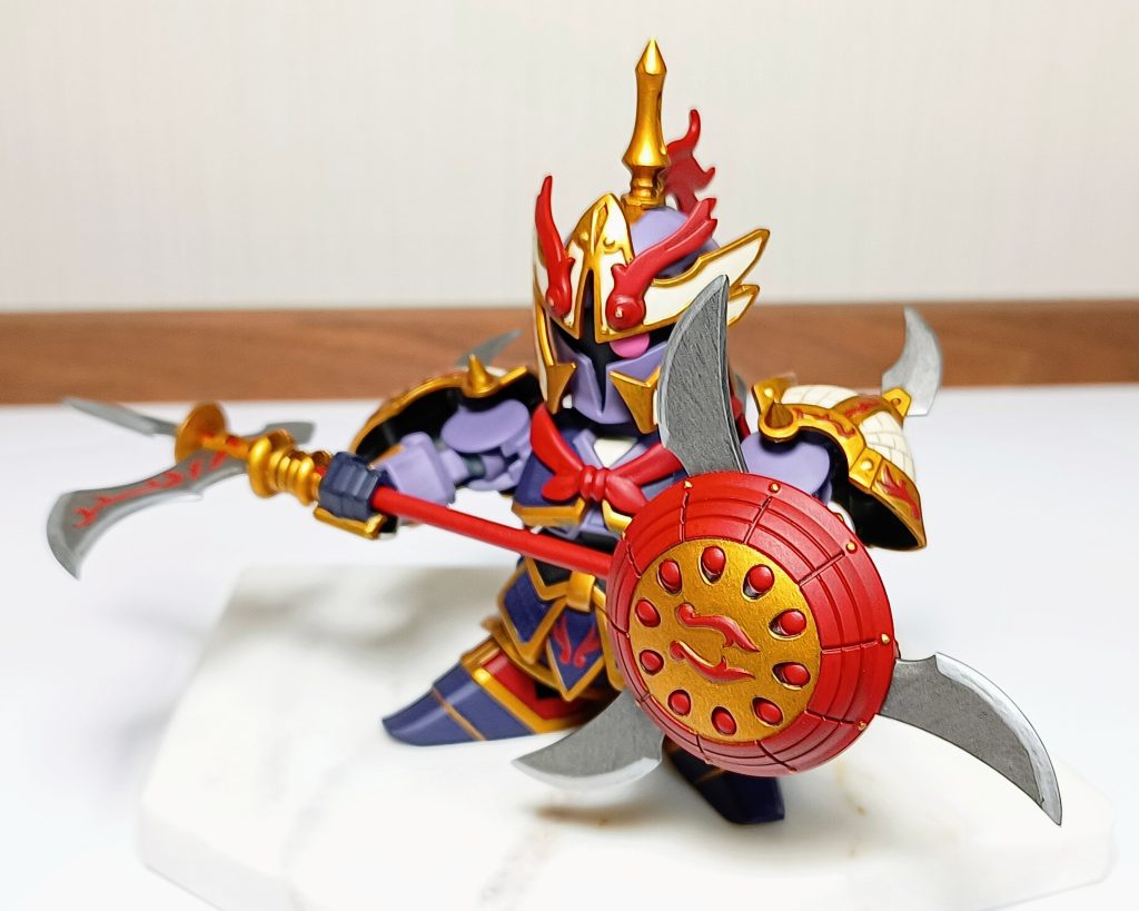 武器と盾が合体!飛び出す刃!鋭牙殺影斬(えいがさつえいざん)!映画撮影っぽい名前!