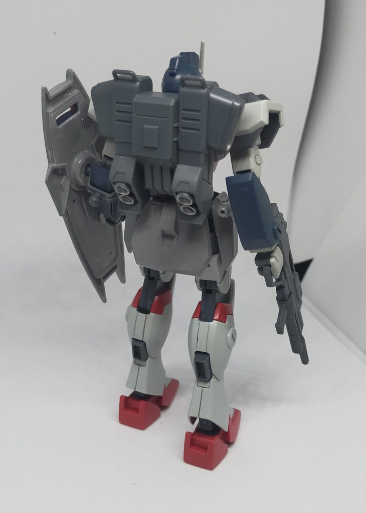 それは空挺降下時にビームサーベルが装備不可能な点だった。ストライカーシステムが無いこの機体は白兵戦等の緊急時の柔軟な対応が困難だった。