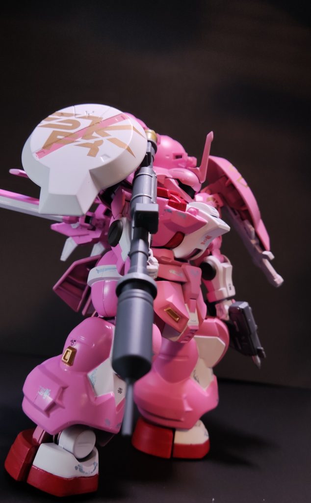 MGSから武装を拝借。バズーカ付きそうなフォルムだけど…