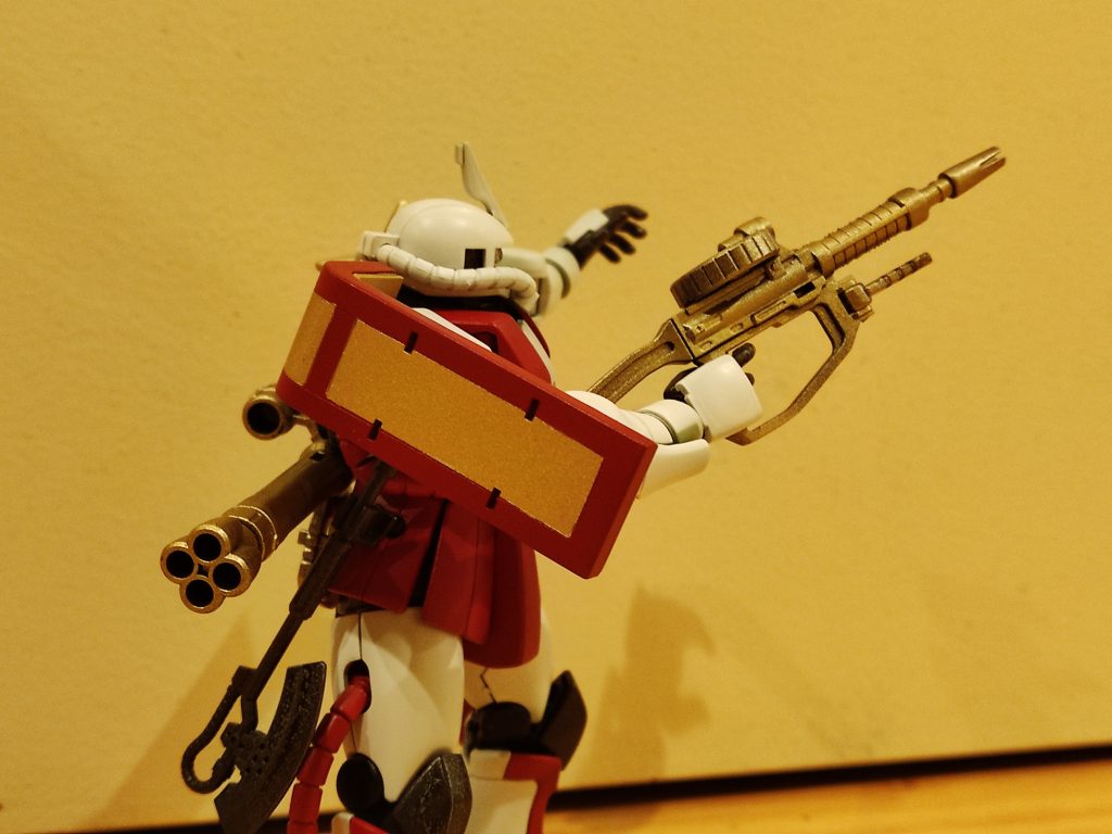 横です。ネタとして非常に楽しく撮れました（笑）このまま正月ザクでも行けそうです。