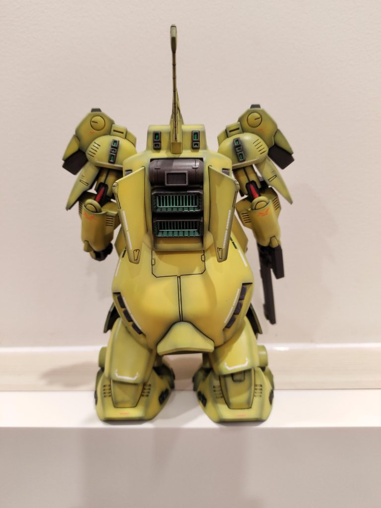 バックショット。バーニア内部の塗り分けはエナメル塗料でざっくり塗ってます。