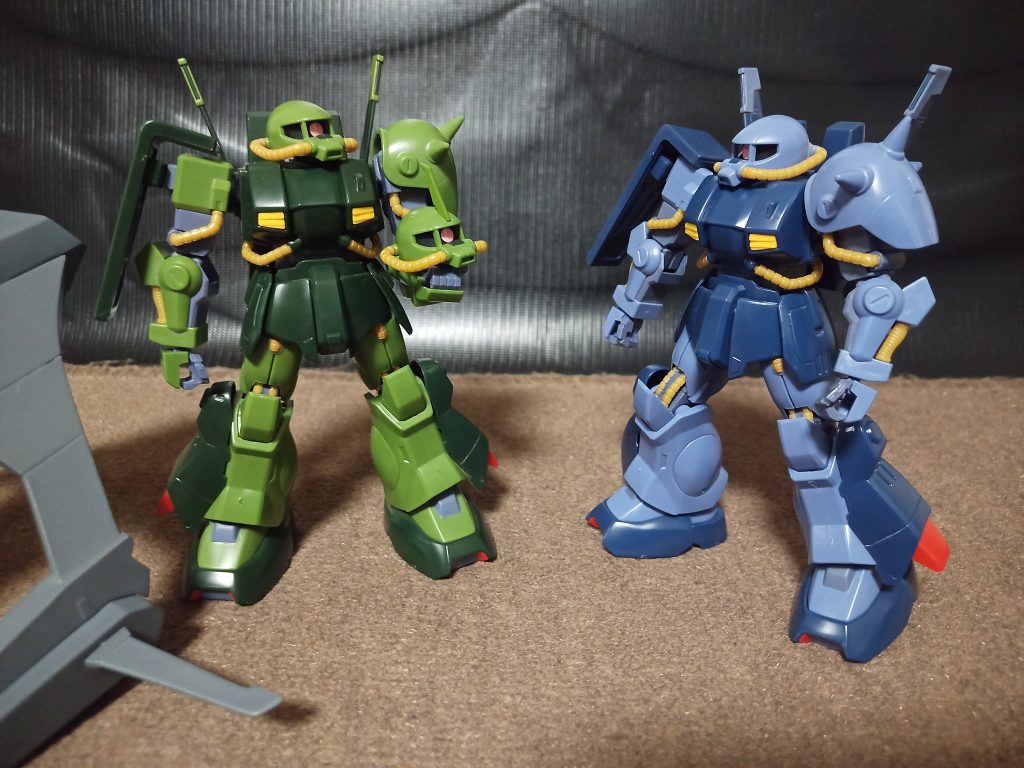 「ん?どした?2機いりゃ撃てるだろ」「いや…これはマラサイか何かがやってた1機を2機に見せる作戦ってやつで俺今1人だけなんだ」「…そんな事やってたっけか?まあいいや、こうなったら全員集合だ!」