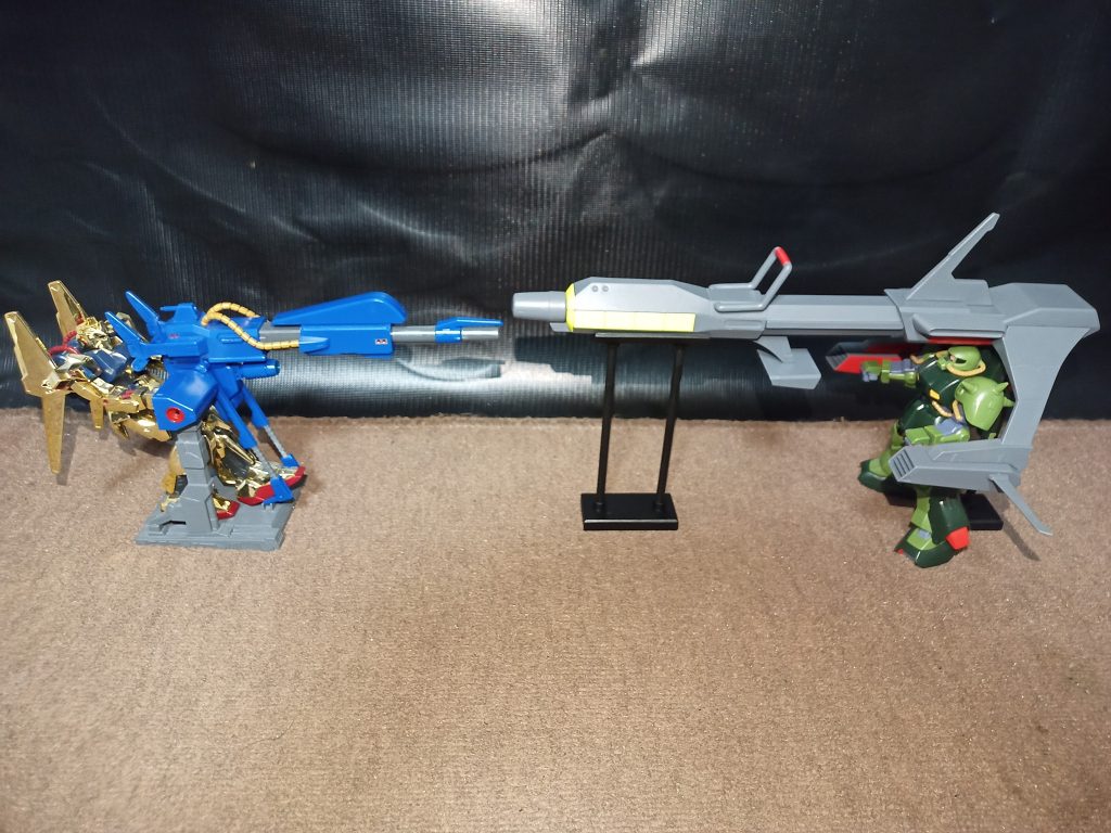 …気を取り直して百式+メガバズーカランチャーとの比較メガランチャーでかいです…あと重い^^;