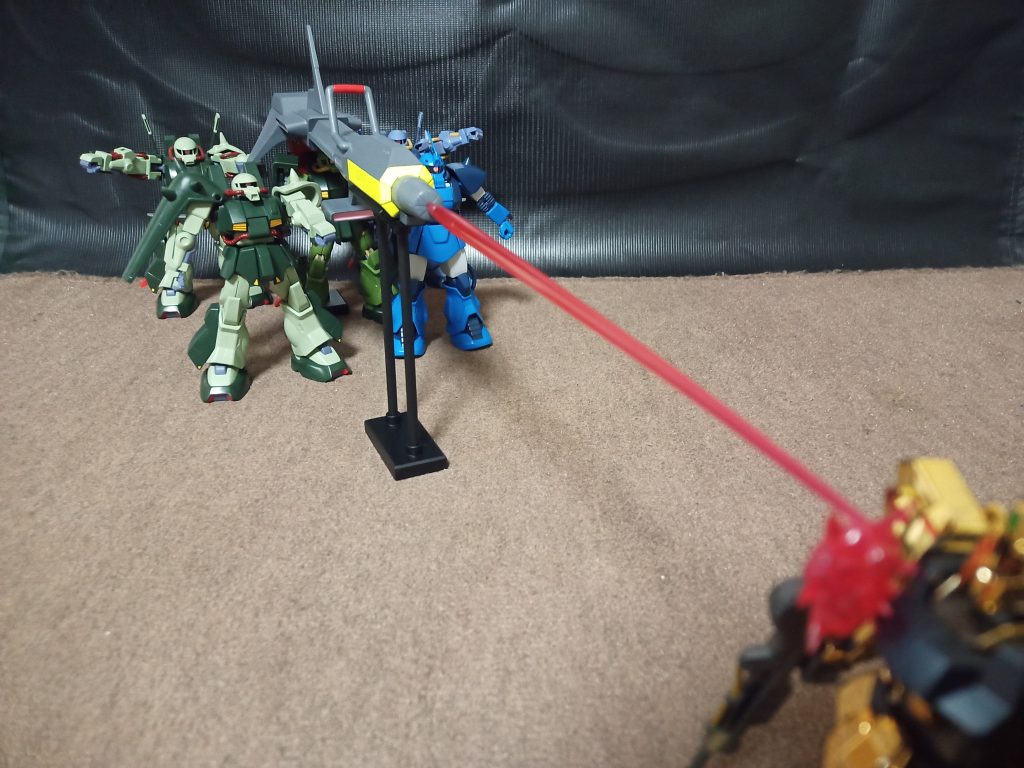 「…えぇい!メガランチャーうけてみろ!」百式「ぬふぅ!」※この後巨大化からのロボ戦へ