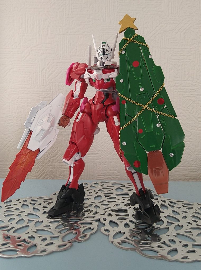 全体図、飾りは主に100均グッズ、星マークはプラ版から作成してます。ビームブレイドはろうそく風に仕上げてます。