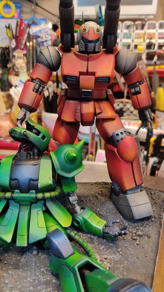 油絵具筆塗りです。MGガンキャノン、ザクⅡ完成しました–3枚目/制作者：B G