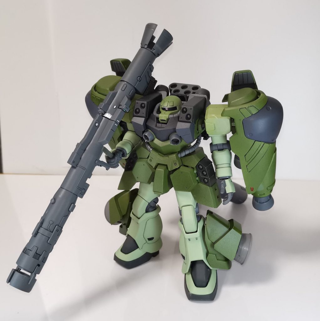 お待ちかねのビームバズーカです。ちょこっとシルバー塗ったりセンサーも緑塗ってます。