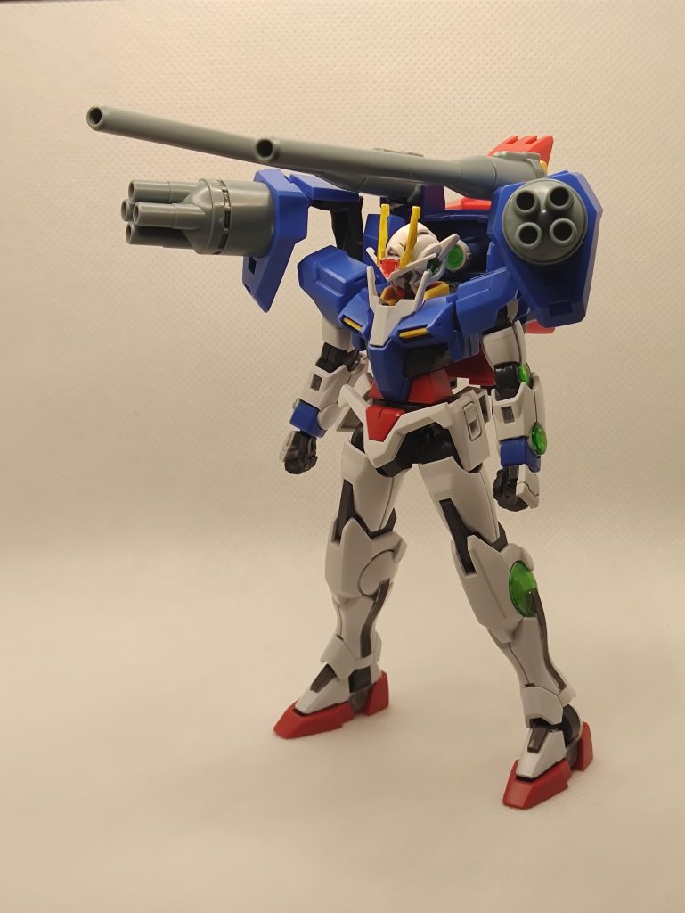 制作途中、なんかおさまりがいいというか、どこかで見たことある気がするというか…、既視感の正体はラファエルガンダムでした。