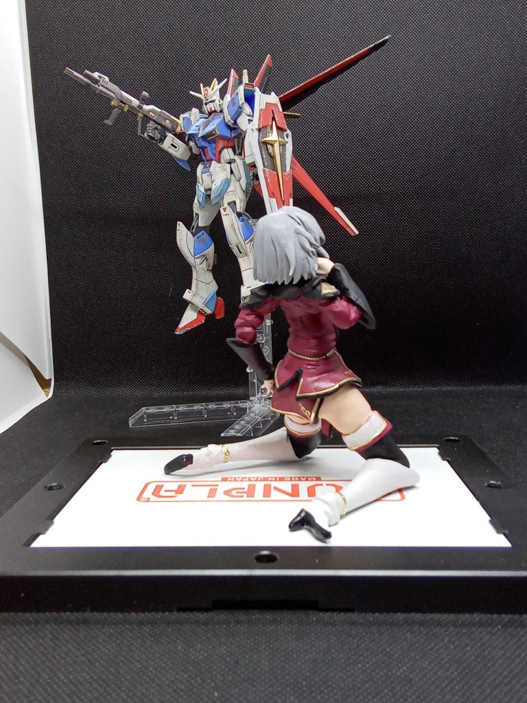 後ろ姿上半身だけみれば ほぼほぼイザー・・・見えない部分にイザーク専用カラーを使用してます