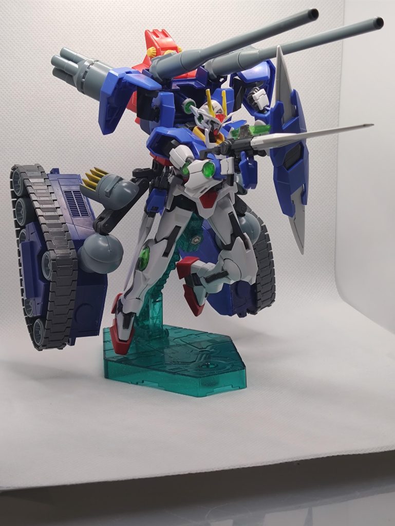 キャタピラが大きさ重さのせいで、直立もポーズもバランスをとるのがちょっと大変