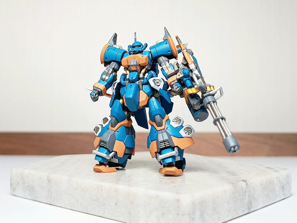 グフだし青だろうと思って塗り始めてから資料を見たらフライトタイプはほぼグレーでしたね…