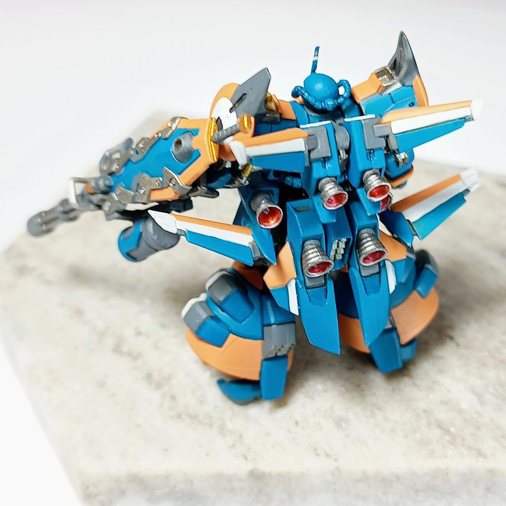 お気に入りの爽やかトリコロールの翼。アンテナのラインもがんばって入れました。