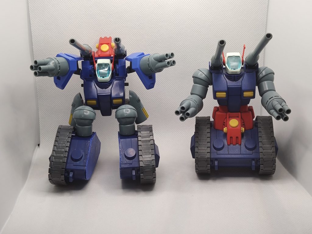 ガンタンク比較余ったパーツでこんな感じにしたかったが乗せてるだけ